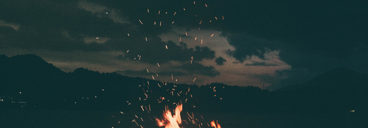 Bonfire. Photo credits: Vlad Bagacian